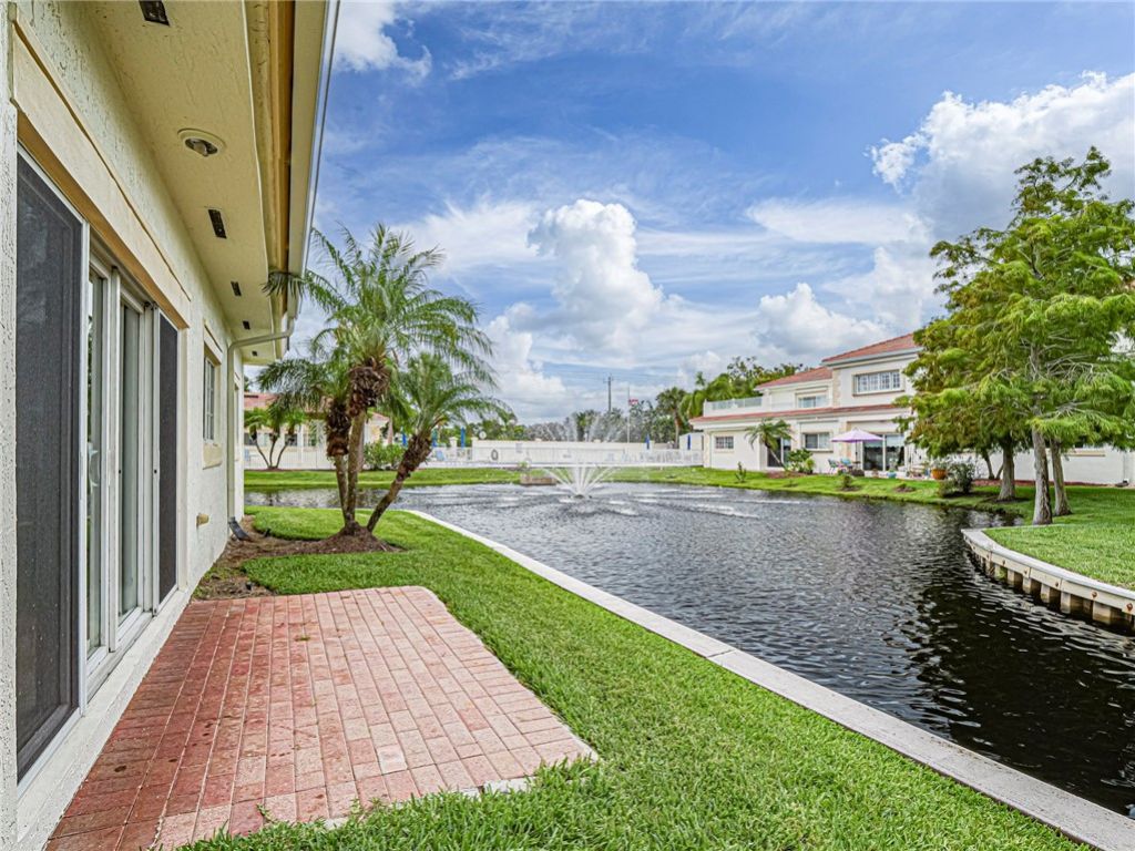 524 7th Square, Unit 101, Vero Beach, FL 32962 Photo