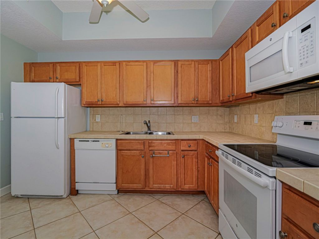 524 7th Square, Unit 101, Vero Beach, FL 32962 Photo