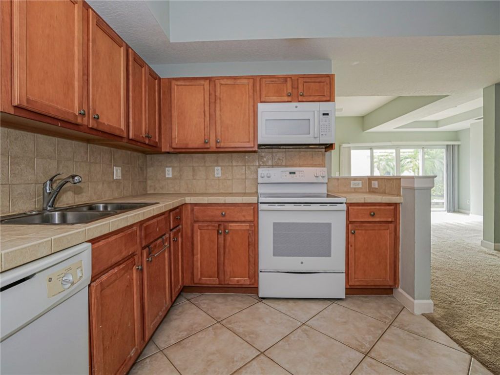 524 7th Square, Unit 101, Vero Beach, FL 32962 Photo