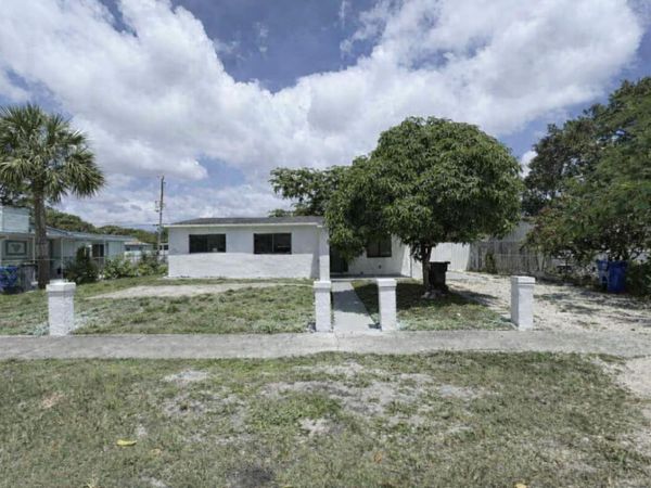 235 SW 21st Way, Fort Lauderdale, FL 33312
