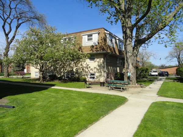 9907 W 58th Street, Unit 1, Countryside, IL 60525
