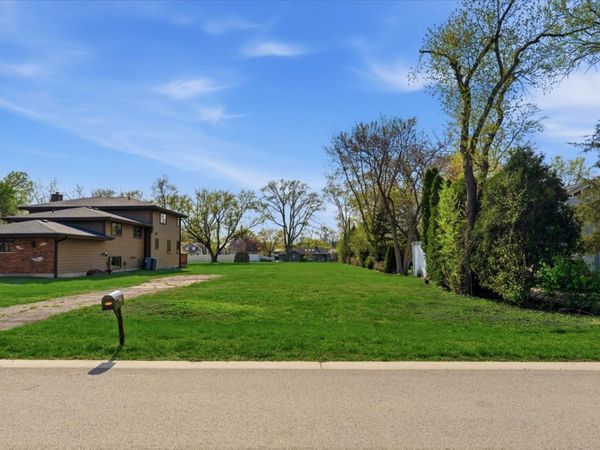 462 S WARREN Avenue, Palatine, IL 60074