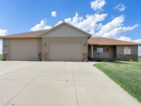 1920 Wolf Berry Place NE, Owatonna, MN 55060