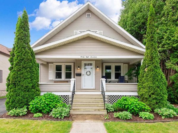 2817 HALL AVENUE, Marinette, WI 54143