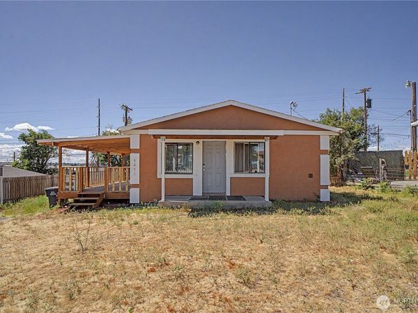 9871 Highland Drive NE, Moses Lake, WA 98837