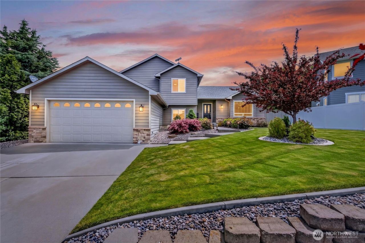 1453 Copper Loop, East Wenatchee, WA 98802 Main Photo