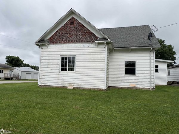 210 S Maple, Cincinnati, IA 52549