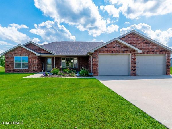 2406 USONIA , Holts Summit, MO 65043