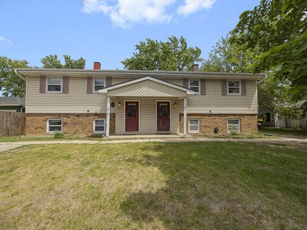 1952-1954 Sheila Street , Woodstock, IL 60098