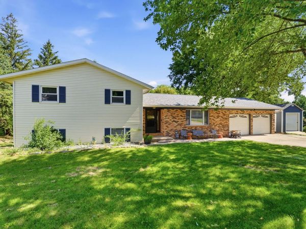8 Elmwood Drive, Blue Grass, IA 52726