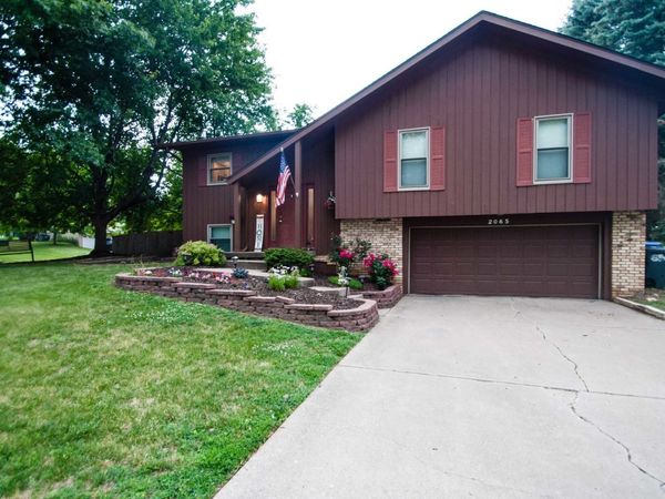 2065 Hollow View Drive , Bettendorf, IA 52722