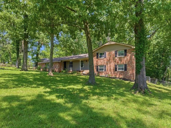 201 Holiday Dr , Madison, TN 37115