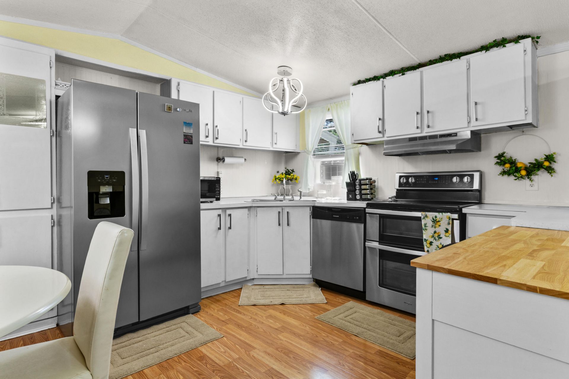 286 Jonathan Lane Photo 8