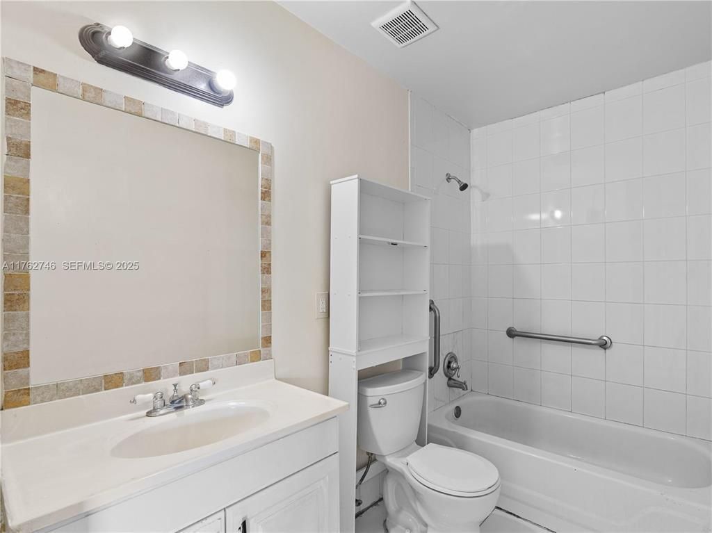 5600 NW 27th Court, Unit 5604, Lauderhill, FL 33313 Photo