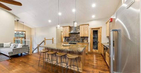 1694 Tionontati Street, South Lake Tahoe, CA 96150 Photo