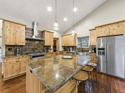 1694 Tionontati Street, South Lake Tahoe, CA 96150 Photo