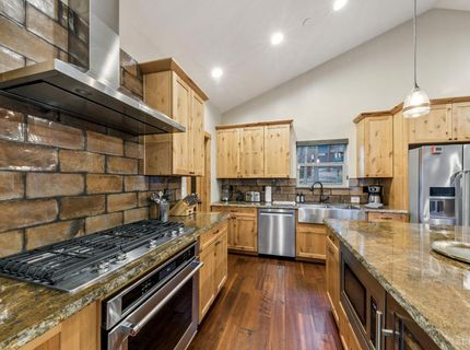 1694 Tionontati Street, South Lake Tahoe, CA 96150 Photo