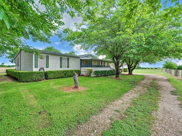 652 Middle Windsor Road, McGregor, TX 76657