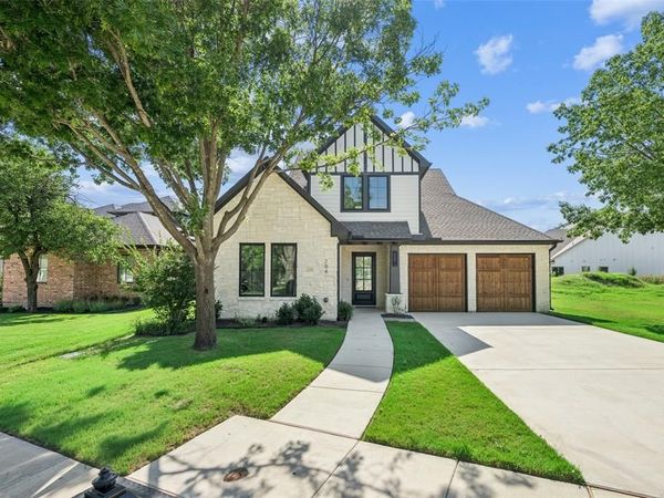 204 Pecan Street , Roanoke, TX 76262