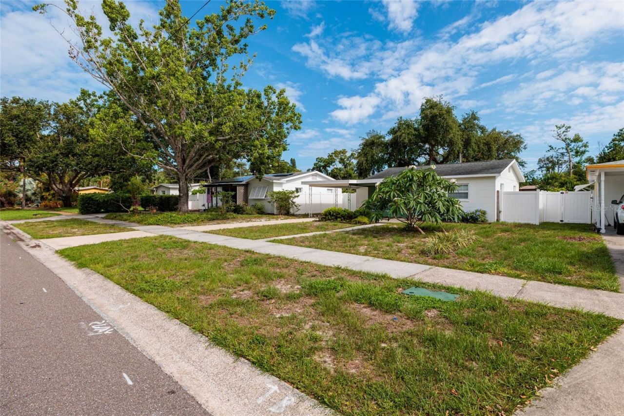 661 63rd Avenue S, Saint Petersburg, FL 33705 Photo