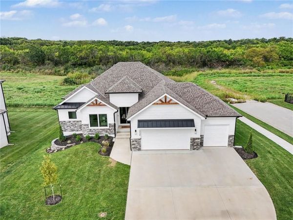 3116 SW Summit View Trail, Lee's Summit, MO 64082