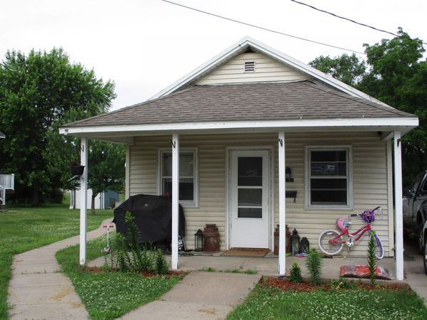 215 S Prairie Street, Prairie Du Chien, WI 53821