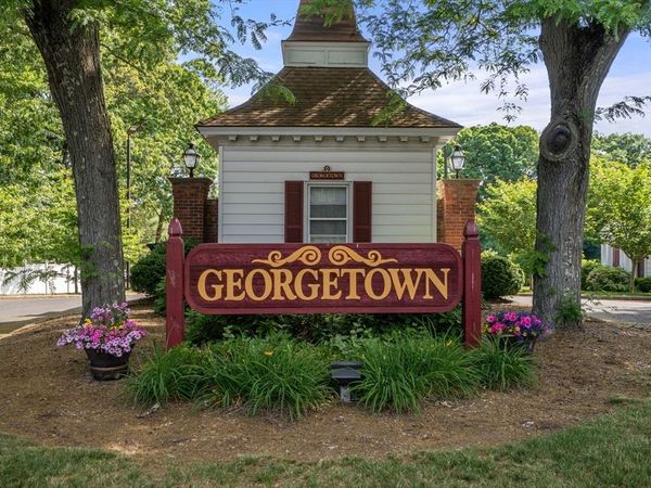 40 Yorktown Dr, Unit D, Springfield, MA 01108