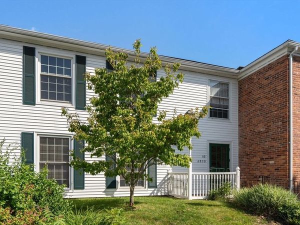 40 Yorktown Dr, Unit D, Springfield, MA 01108