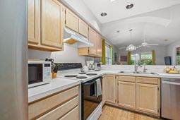 4640 Greenbriar Dr. photo 4
