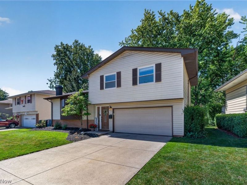 11179 Lafayette Drive, Parma Heights, OH 44130 Photo 2