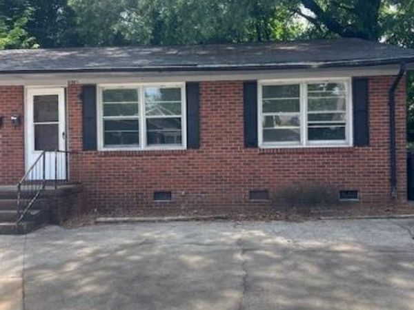 318 Salisbury Road , Statesville, NC 28677
