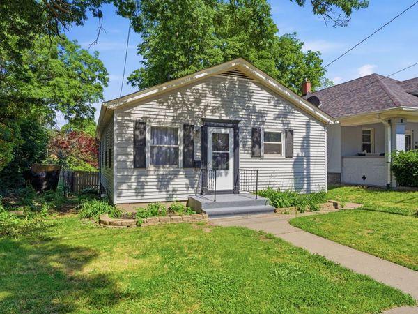 821 N Pine Street , Davenport, IA 52804