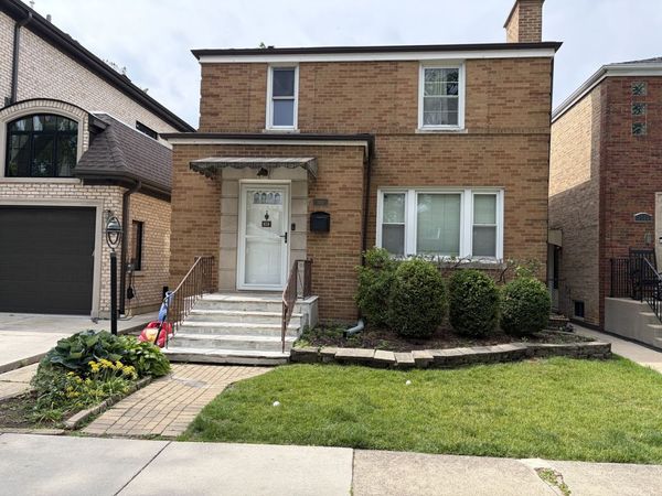3011 W Jarvis Avenue , Chicago, IL 60645