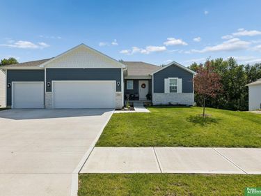 17055 Craig Street, Bennington, NE 68007