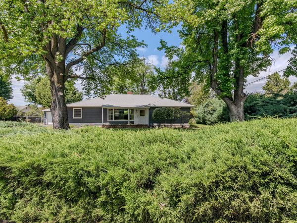 1375 Crater Lake Avenue, Medford, OR 97504