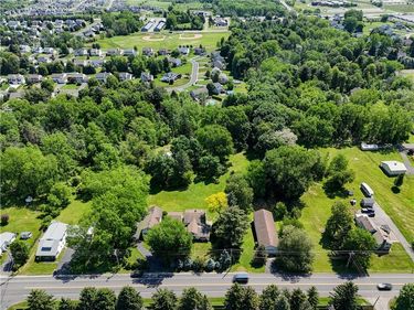 610 Webster Rd , Webster, NY 14580