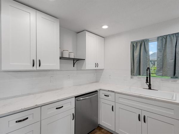 2006 E Cates Street , Bridgeport, TX 76426