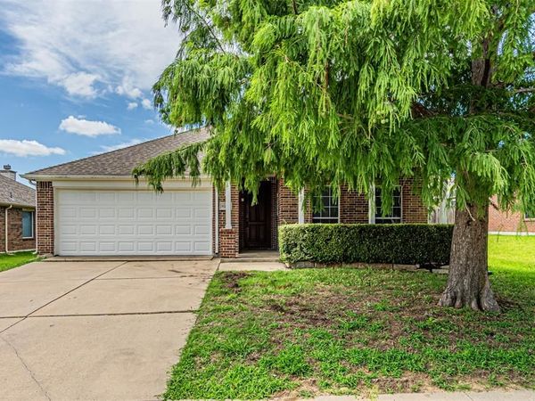8220 Mossberg Drive , Arlington, TX 76002