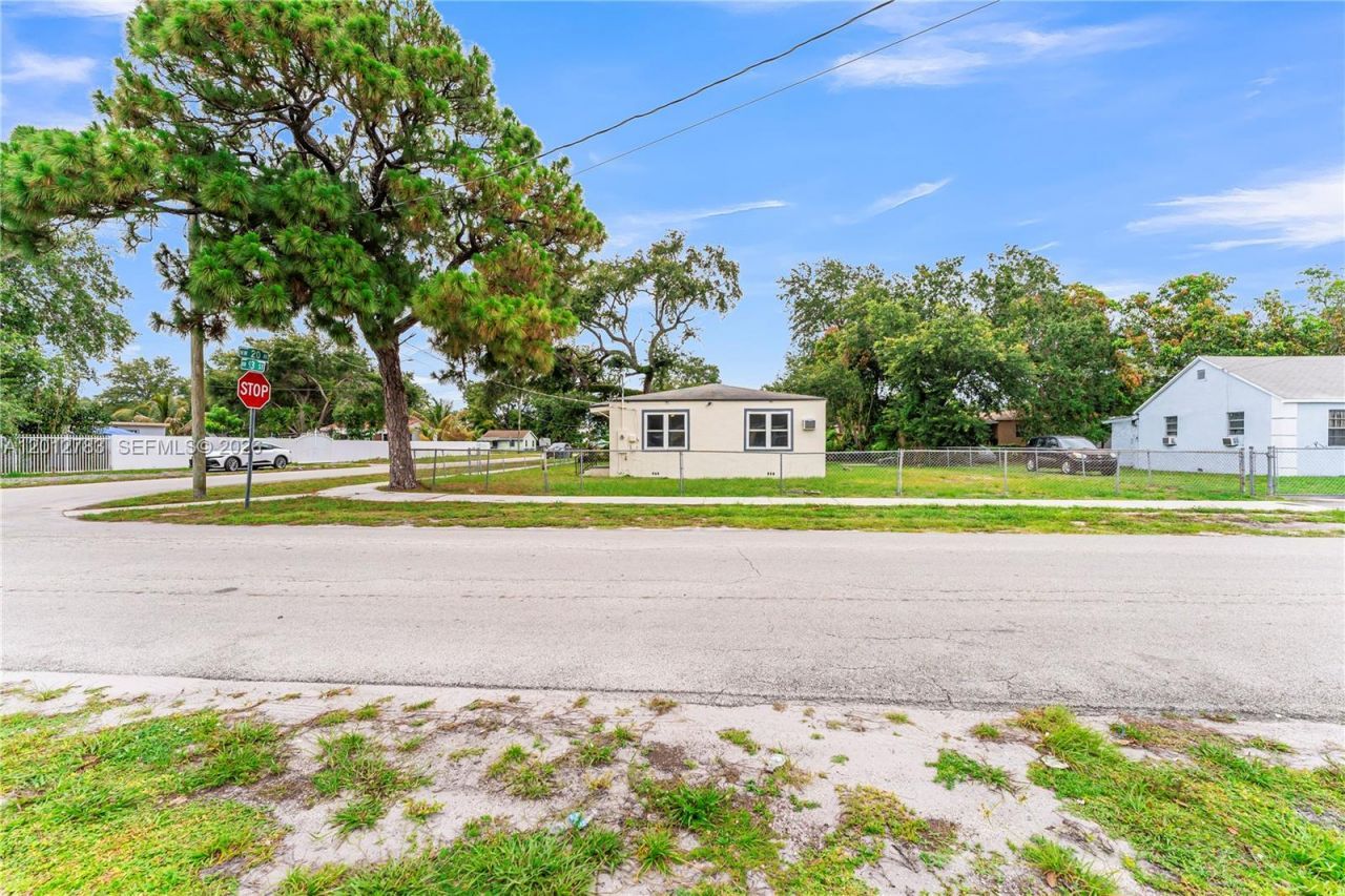 9301 NW 20th Ave , Miami, FL 33147 Photo