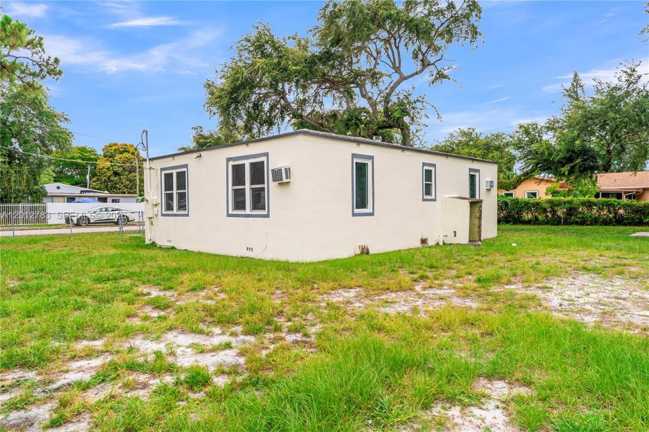 9301 NW 20th Ave , Miami, FL 33147 Photo
