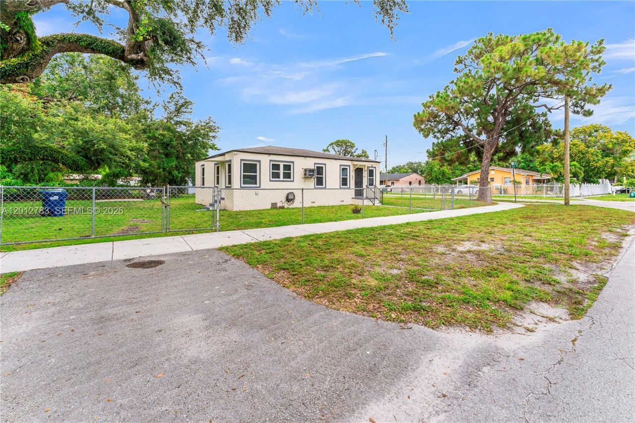 9301 NW 20th Ave , Miami, FL 33147 Photo