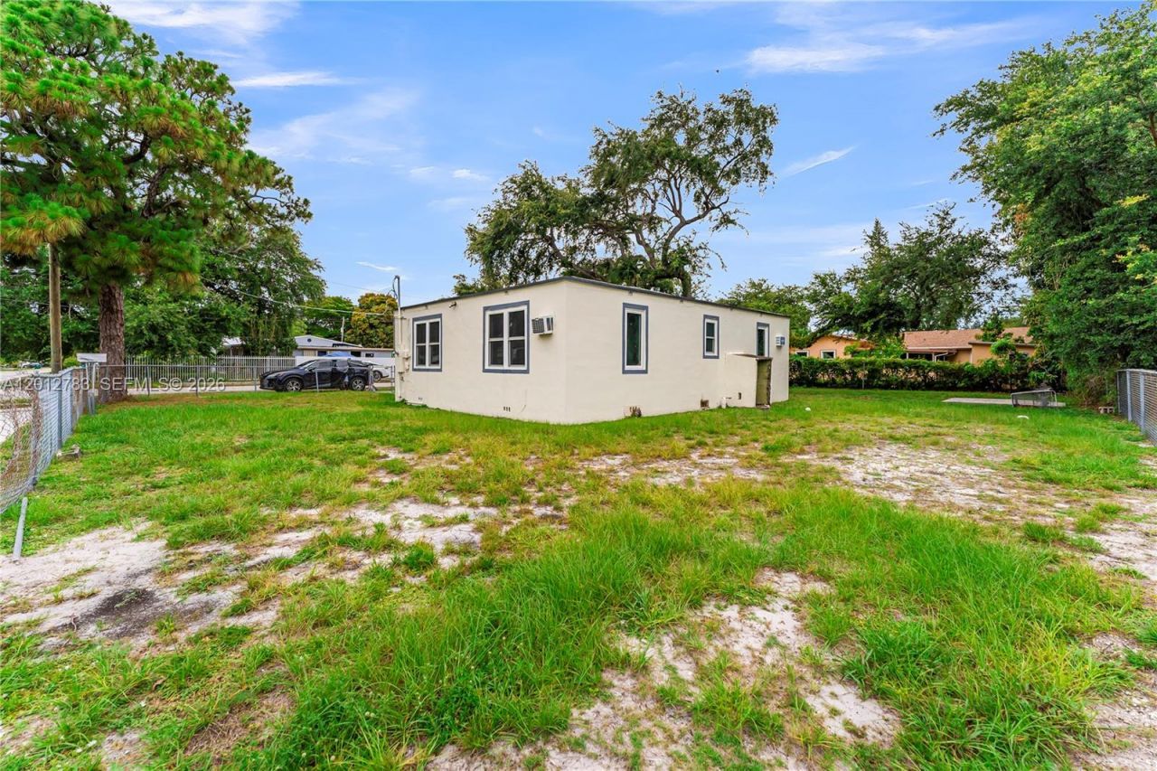 9301 NW 20th Ave , Miami, FL 33147 Photo