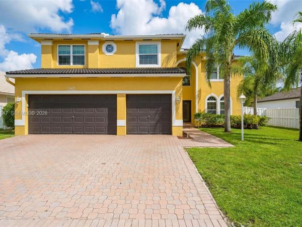 13845 NW 14th St , Pembroke Pines, FL 33028