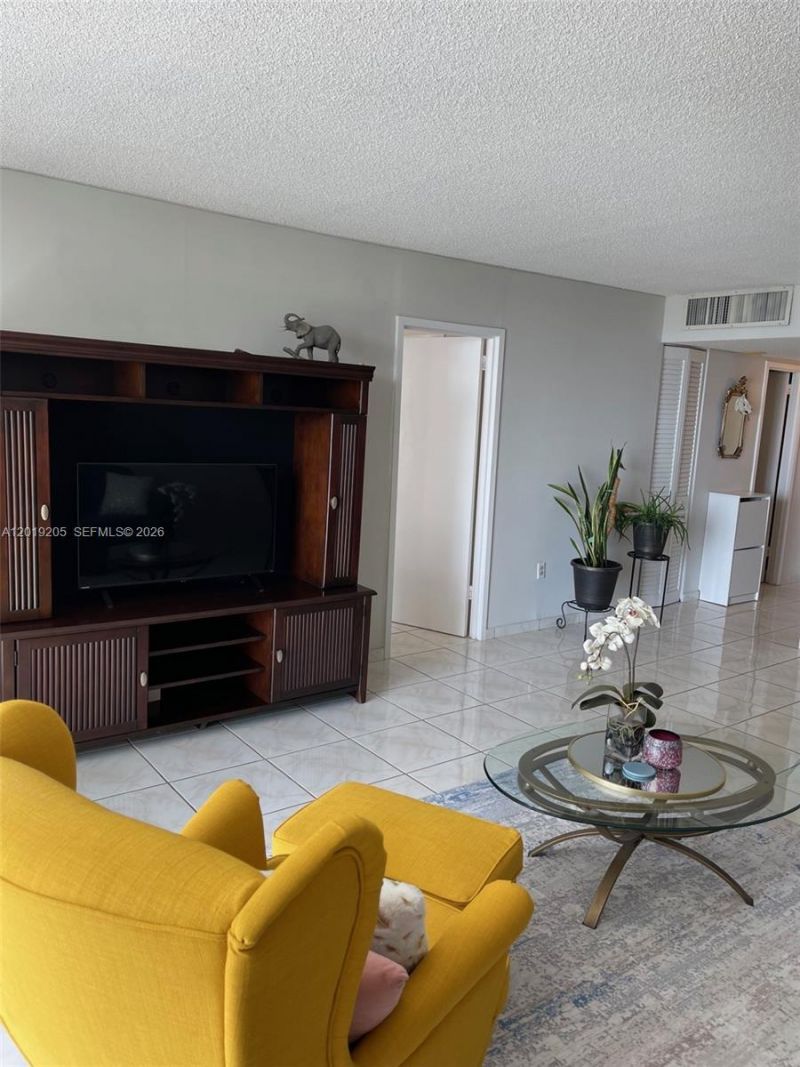 5701 Collins Ave , Unit 511, Miami Beach, FL 33140 Photo