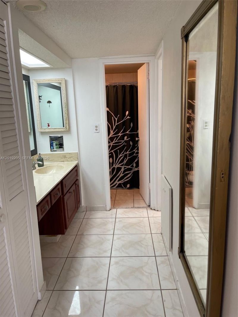 5701 Collins Ave, Unit 511, Miami Beach, FL 33140 Photo