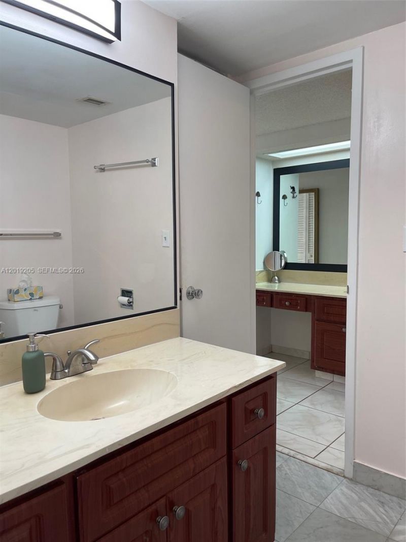 5701 Collins Ave , Unit 511, Miami Beach, FL 33140 Photo