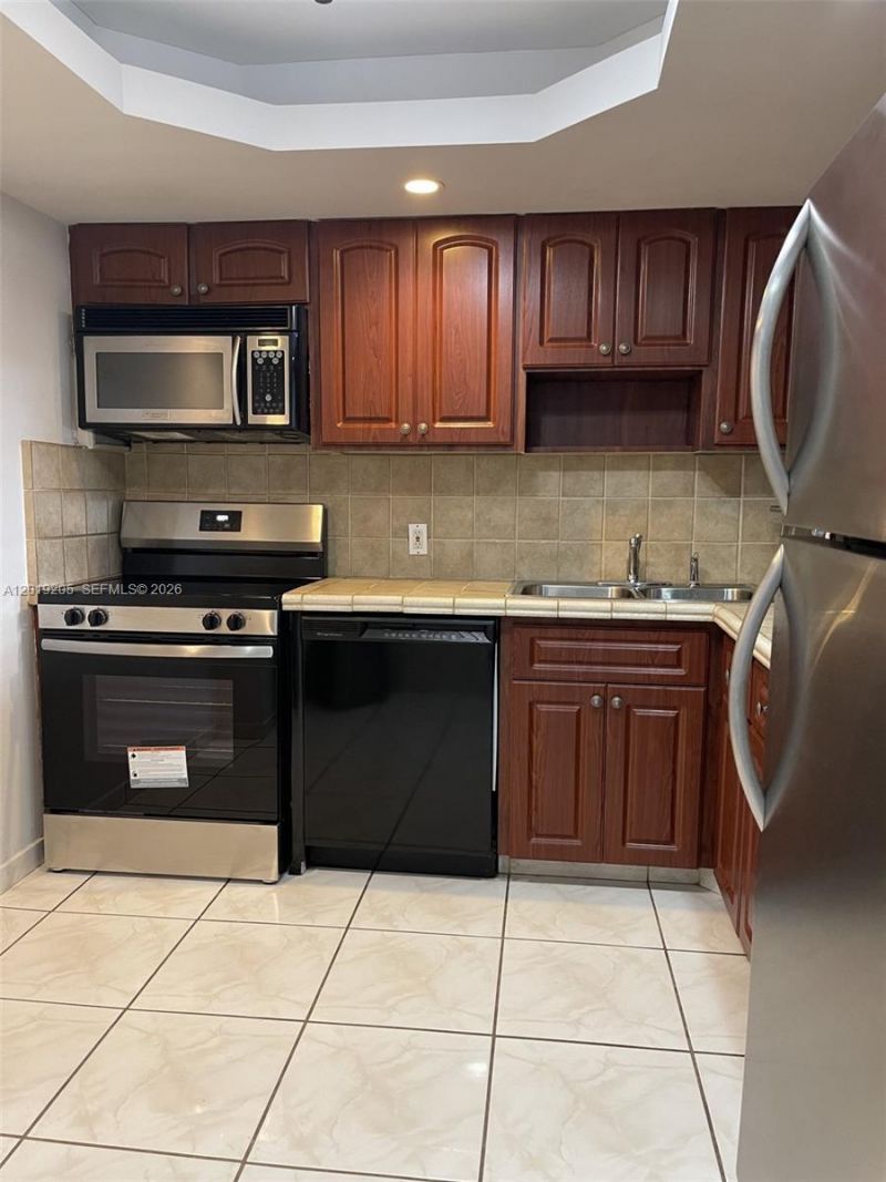 5701 Collins Ave , Unit 511, Miami Beach, FL 33140 Photo
