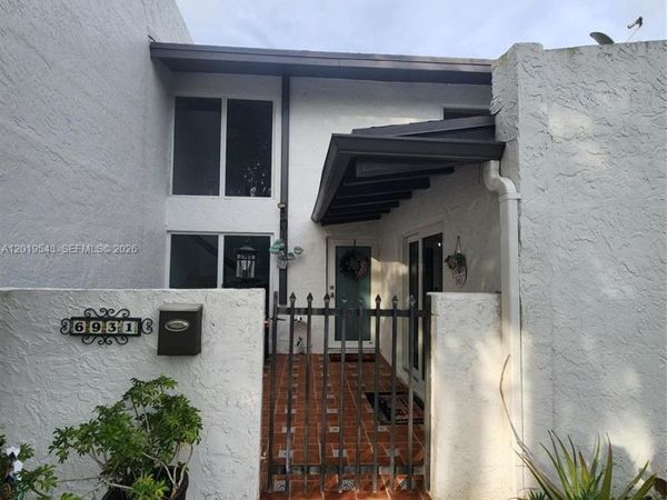 6931 SW 111th Ct , Miami, FL 33173