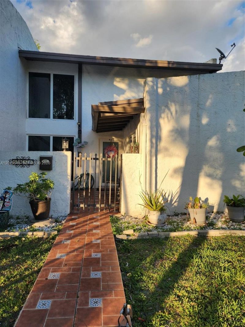 6931 SW 111th Ct , Miami, FL 33173 Photo