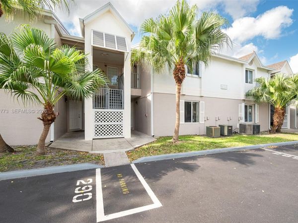 6720 NW 174th Ter, Unit F-18, Hialeah, FL 33015